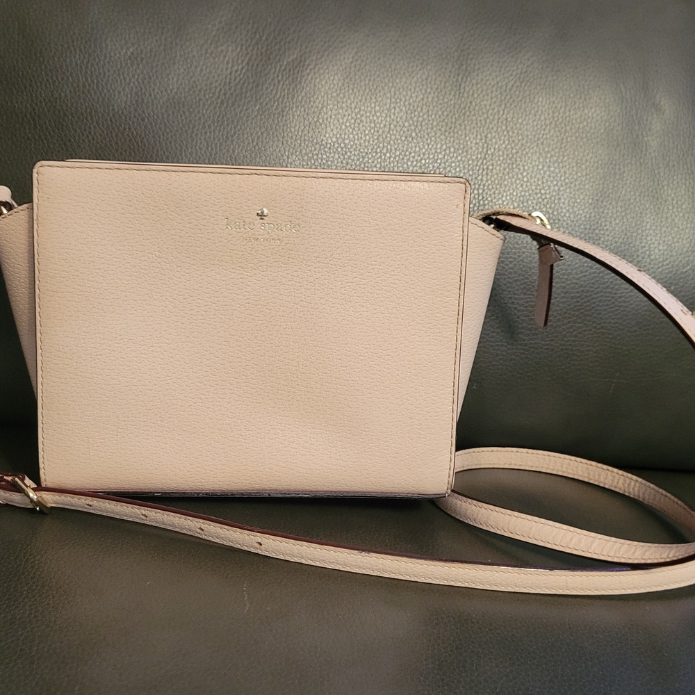 Kate Spade New York Hayden crossbody bag in a light pink leather finish.